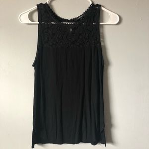 Black lace tank 🖤 3/$20